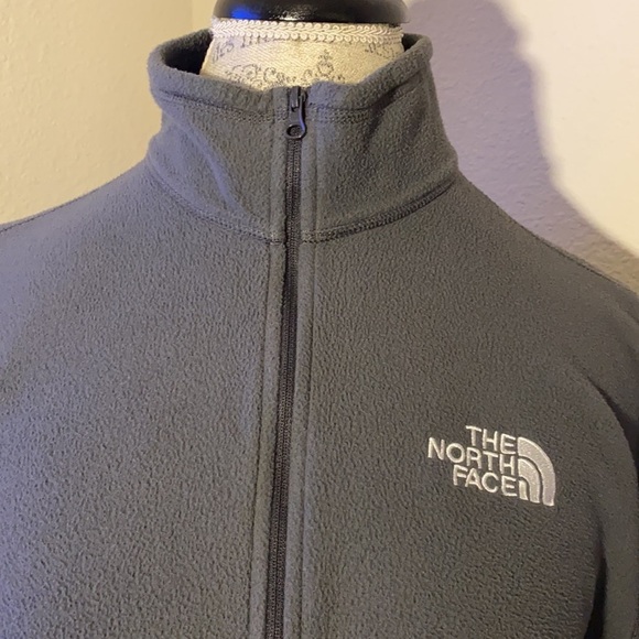 The North Face grey pullover Men’s Medium sweater​ - Picture 3 of 9
